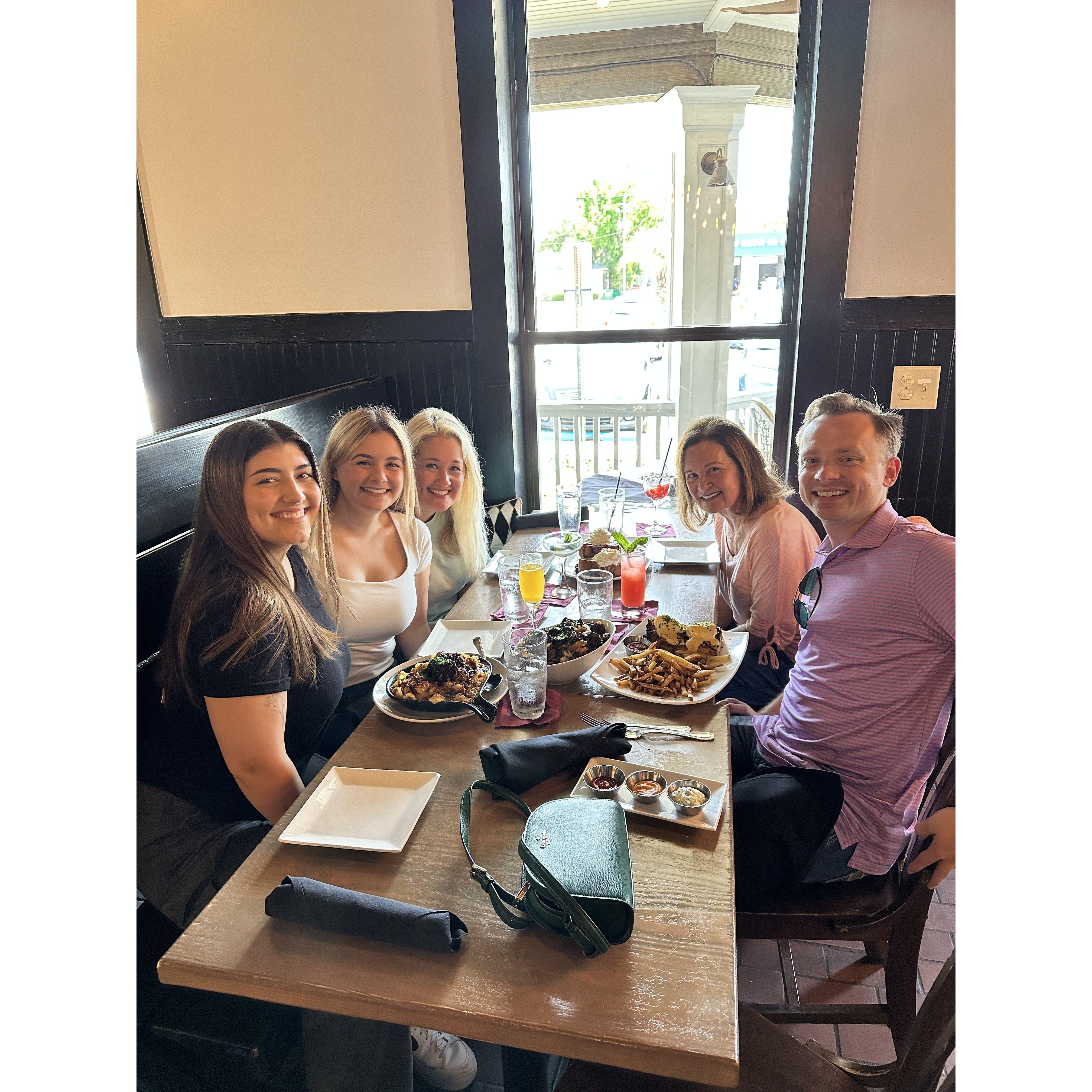 Brunch with Syd, Mimi, Mom, Liz, and Nick