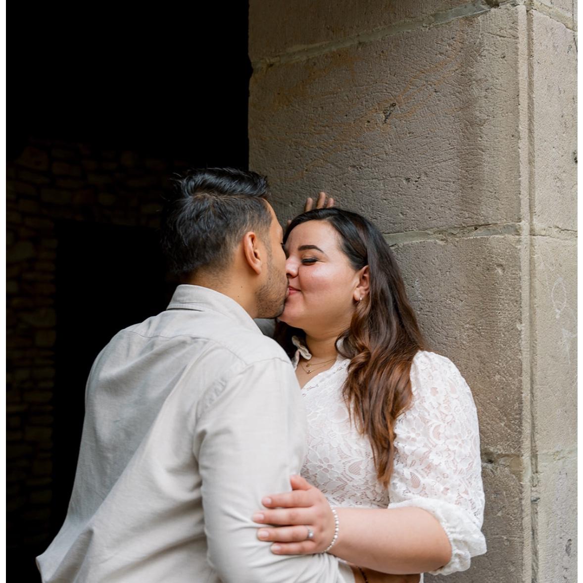 "Estábamos, estamos, estaremos juntos. A pedazos, a ratos, a párpados, a sueños" – Mario Benedetti.