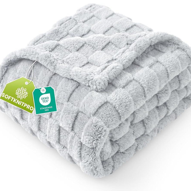 Utopia Bedding Cool Grey Checkered Fleece King Blanket for Couch or Bed, Soft Plush Cozy Blanket for Women and Men, Ultra Comfy Travel-Friendly Bed Throws for Relaxation, 90x102 Inches