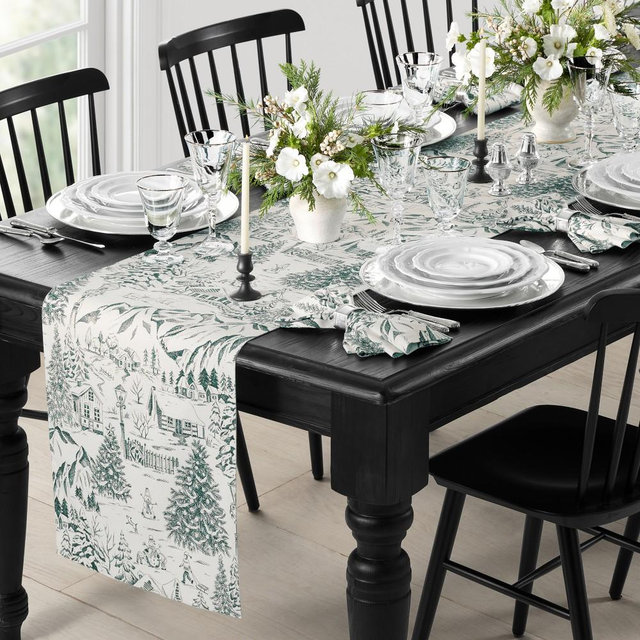 Woodland Berry Table Runner, Green