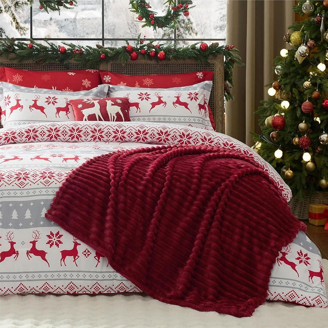 Bedsure Christmas Queen Comforter Set - 5 Pieces Christmas Queen Bedding Set, Bed in a Bag with 1 Soft Reindeer Reversible Comforter, 2 Pillow Shams, 1 Throw Blanket and 1 Decorative
