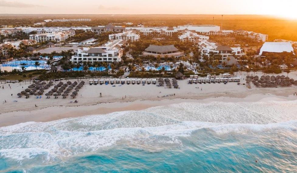 The Wedding Website of Annabelle Eyrich and Kamal Bal