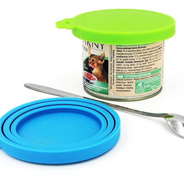 COMTIM Pet Food Can Lids, Silicone Can Covers for Dog Cat Food, Universal Size Fit Small Medium Large Cans, 2 Pack and 1 Pet Food Cans Spoon
