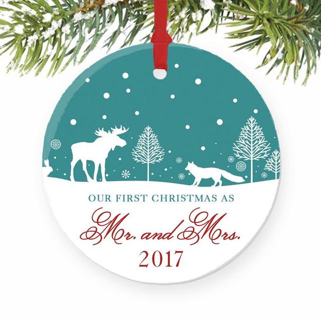 Mr & Mrs Ornament 2017, Winter Woodland Moose & Fox 1st Married Christmas, First Married Christmas, 3" Flat Circle Christmas Ornament w Glossy Glaze, Red Ribbon & Free Gift Box | OR00129 Spalda