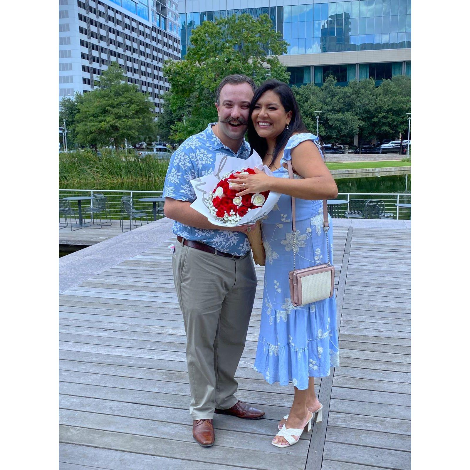 She said yes! 💍 Joseph and Laura’s magical moment at Discovery Green Park, right in the heart of Downtown Houston