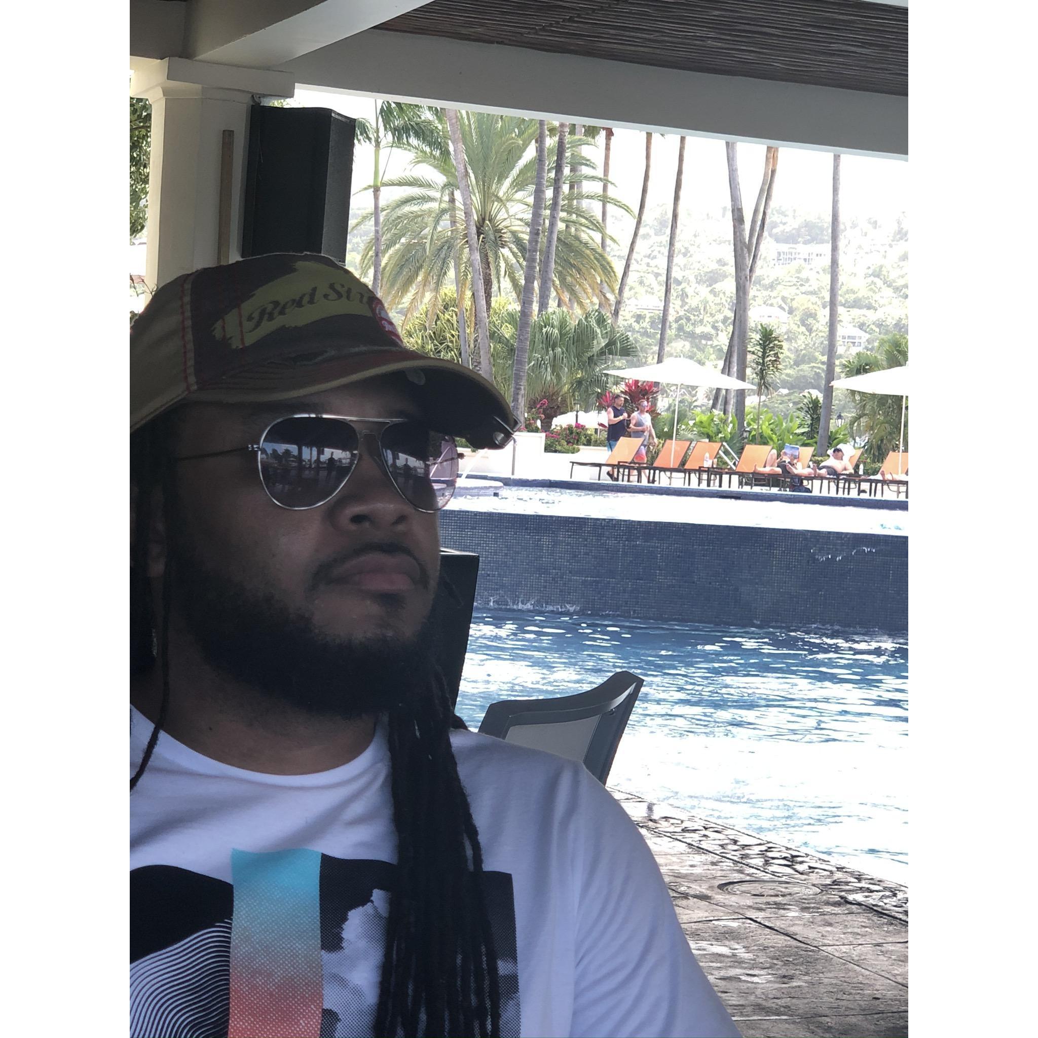 Chilling at the swim up bar…