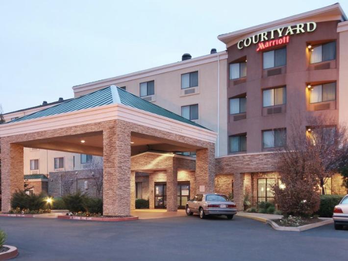 The Wedding Website of Mina Zermani and Patrick Brinzo