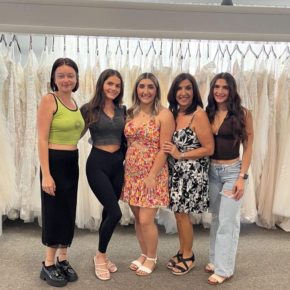 Wedding dress shopping!💍