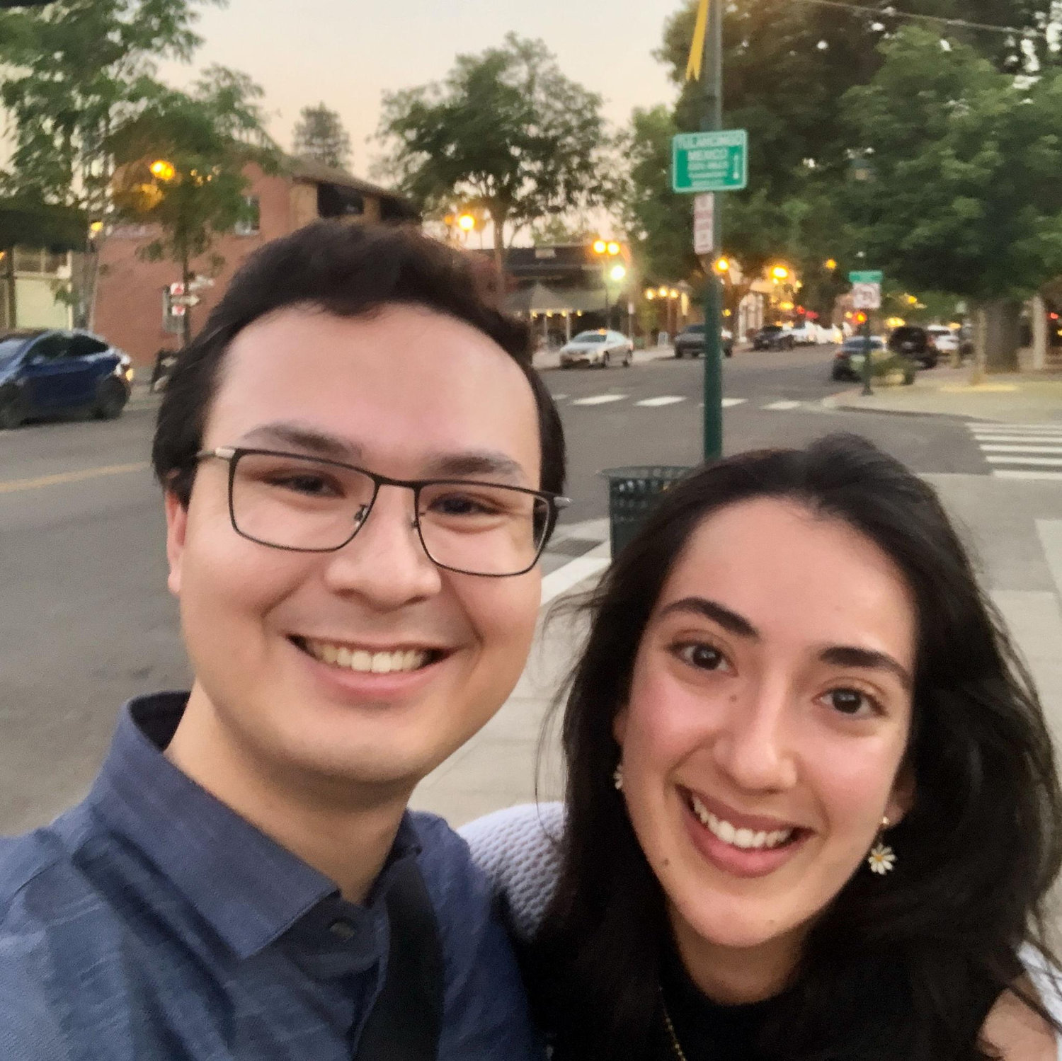 Nos conocimos por primera vez en el centro de Pleasanton en agosto de 2023. Fue nuestra primera cita./ We met for the first time in Downtown Pleasanton in August of 2023, our first date