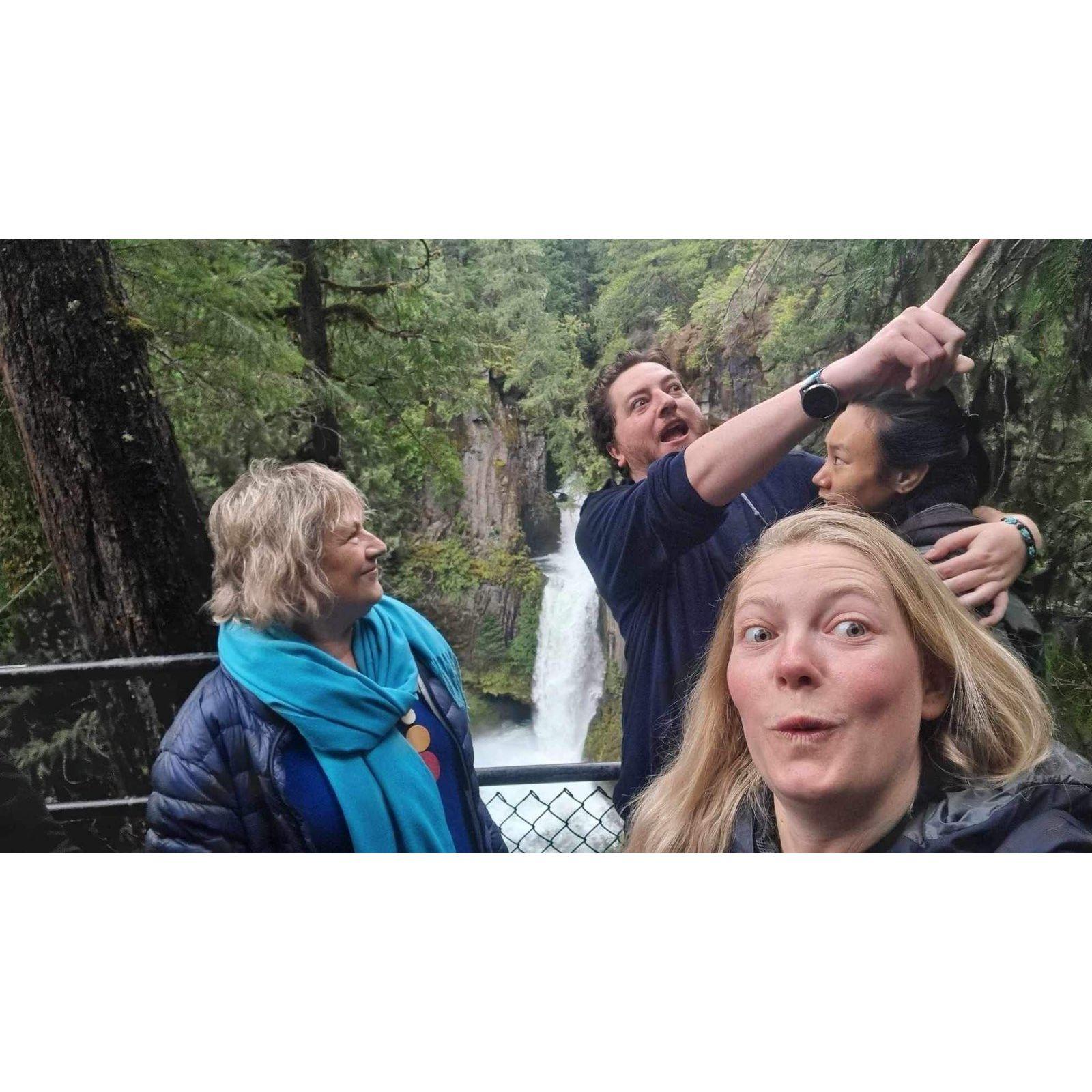 There's a bear in there (Higgins clan in Oregon)