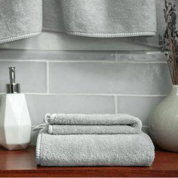 Spa Towel Collection: Bath Towel Platinum