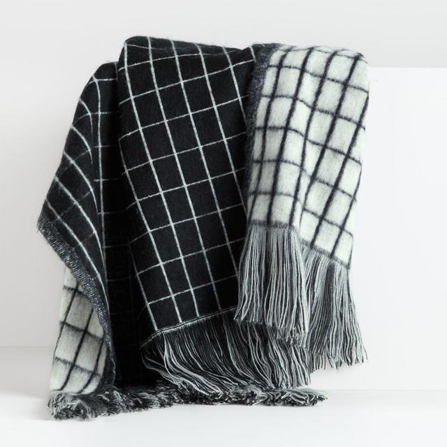 Eisen Obsidian Throw Blanket