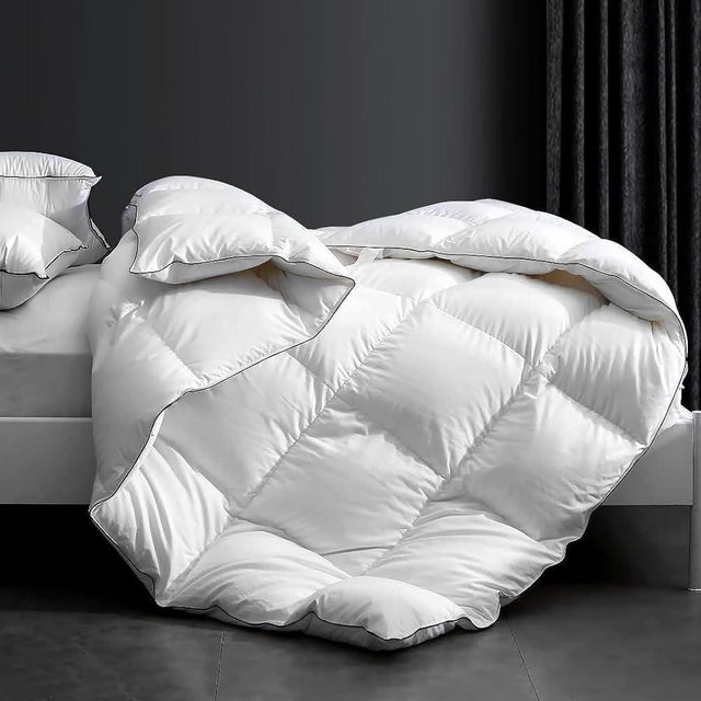 Luxury Down Fiber Comforter, Medium Warmth All Season Duvet Insert, Ultra-Soft Hotel Collection Comforter, Fluffy and Cozyy - King 106 X 90”