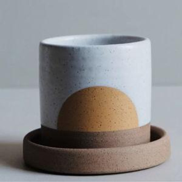 Wolf Planter with Tray