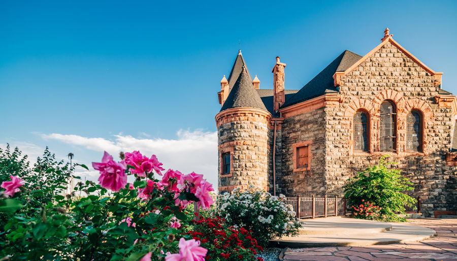 The Wedding Website of Sarah Gorvetzian and George Smith