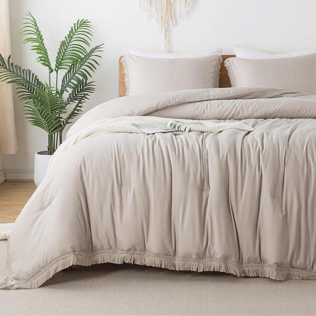 Andency Oatmeal Comforter Set Queen, 3 Pieces Boho Tassel Lightweight Bedding Comforter Sets, All Season Soft Fluffy Fringe Bed Set (90x90In Comforter & 2 Pillowcases)