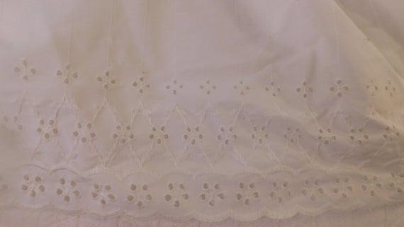 Bed Skirt aka Dust Ruffle Full sz White eyelet perma Prest by Kellwood 50 % Cotton 50 pct Polyester 50" w x 70" long app 14" drop