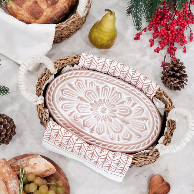 Unique Christmas Bread Warmer Gift Set | Handmade Hosting Gift Bakset for Thanksgiving, Hostess | Kitchen Gift For Her Mom Grandma [OVAL]