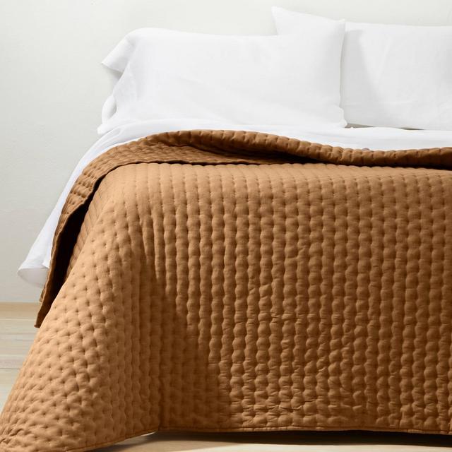 King/California Cashmere Blend Quilt Warm Brown - Casaluna™