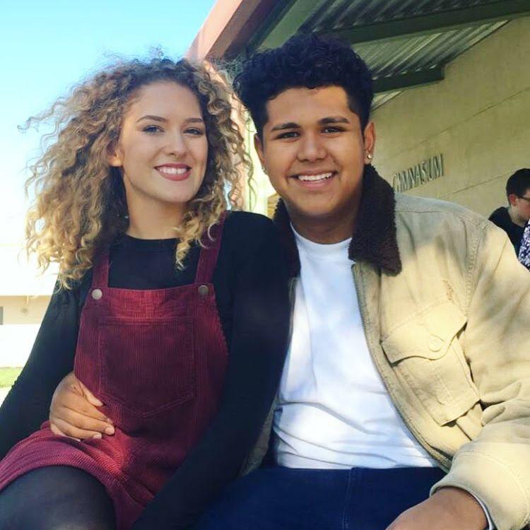 Together at River Valley High School / Juntos en River Valley High School (2016)