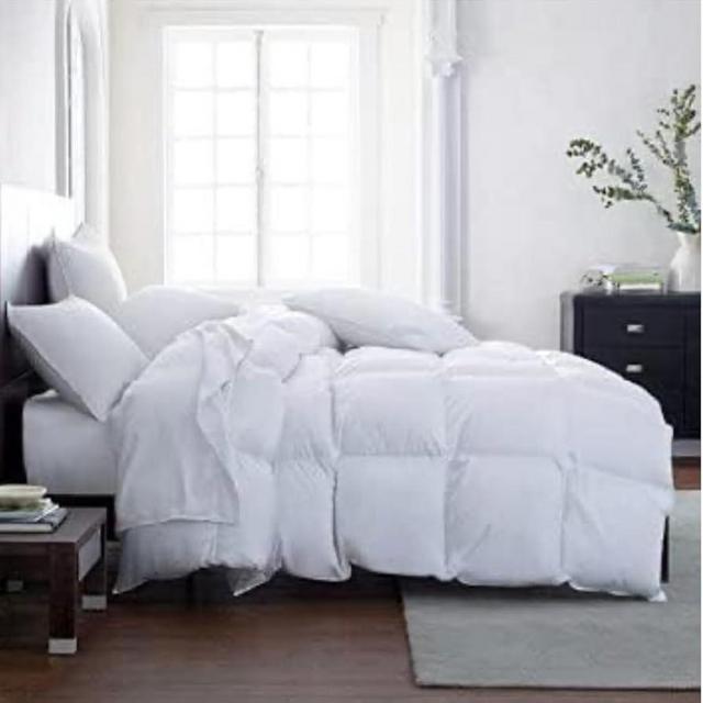 Lavish Comforts® Down Alternative Oversized Queen Comforter - Extra Fluffy Duvet Insert, Hotel Queen, Puffy Thick All Season Premium Cooling Comforter - White 102 x 86