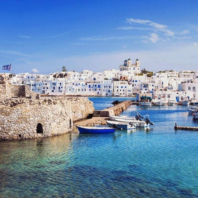 Boat cruise in Paros