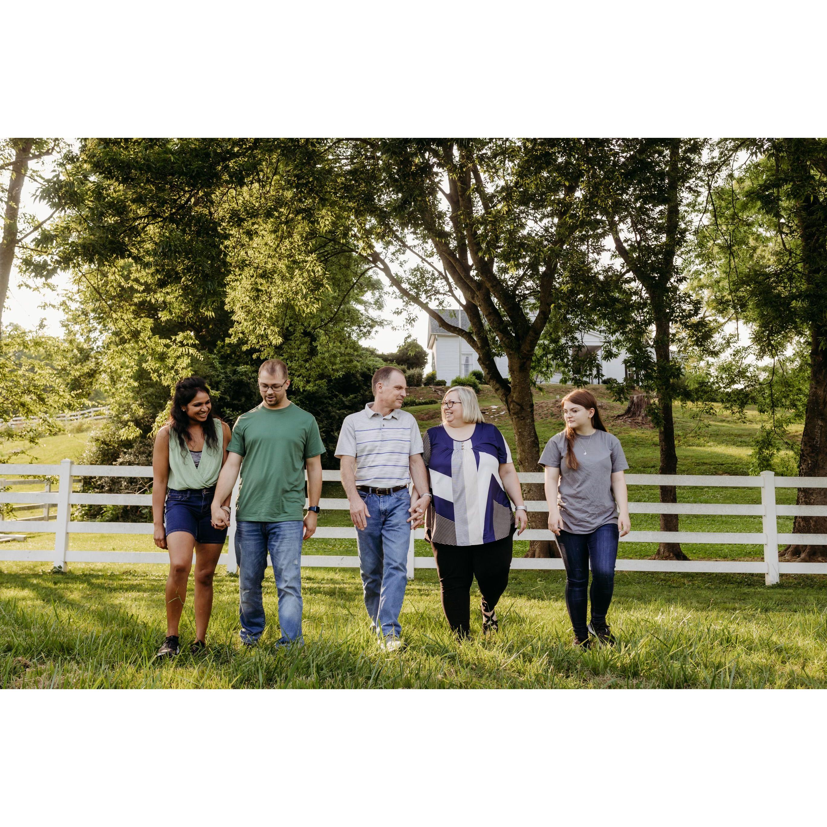 Family photoshoots in Georgia — where love and nature come together.