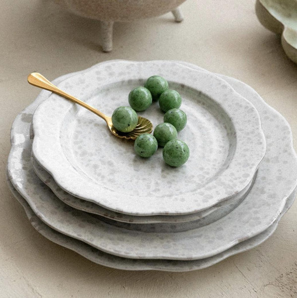 Scalloped Dinner Plates