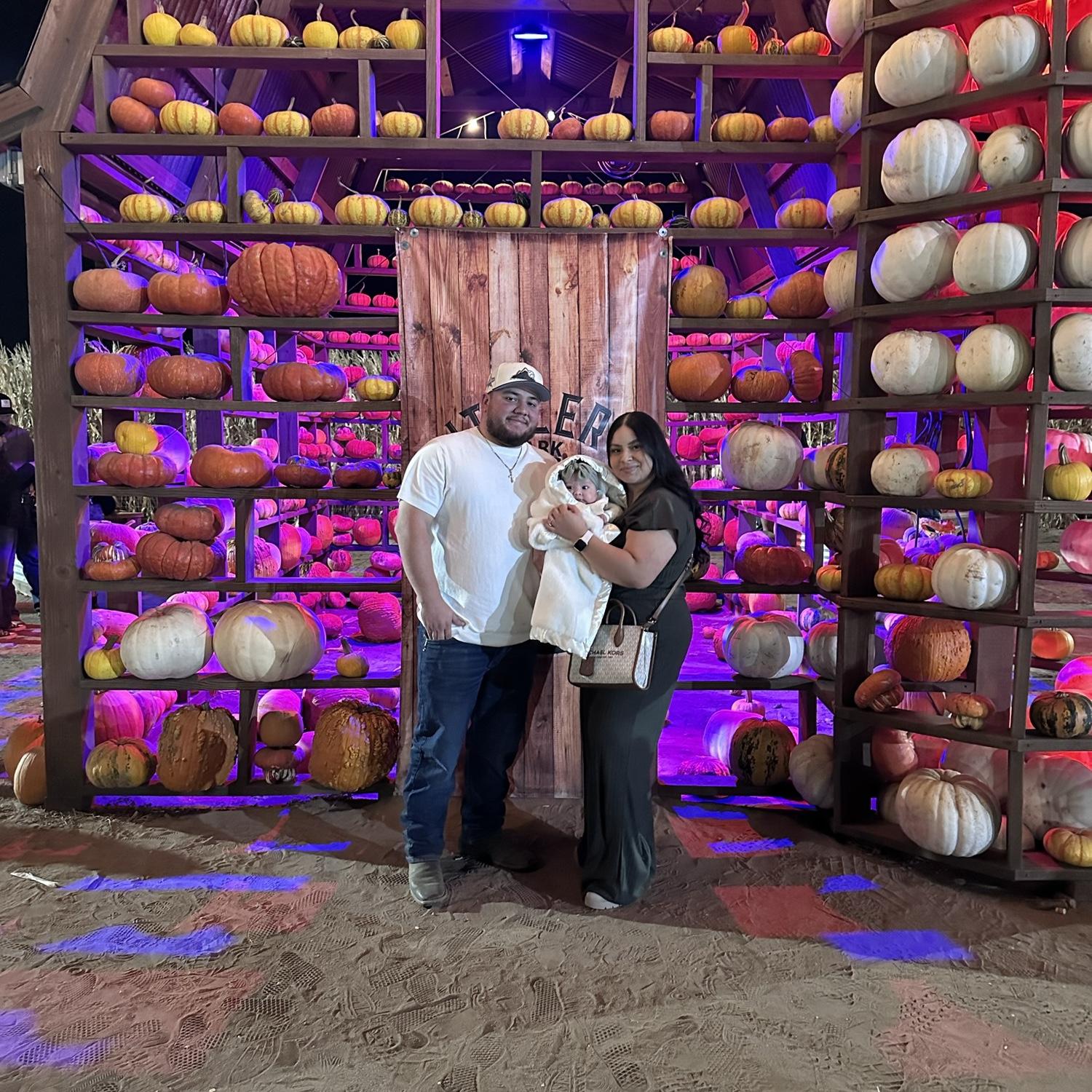 10/2025, 🎃🤍👨‍👩‍👧
