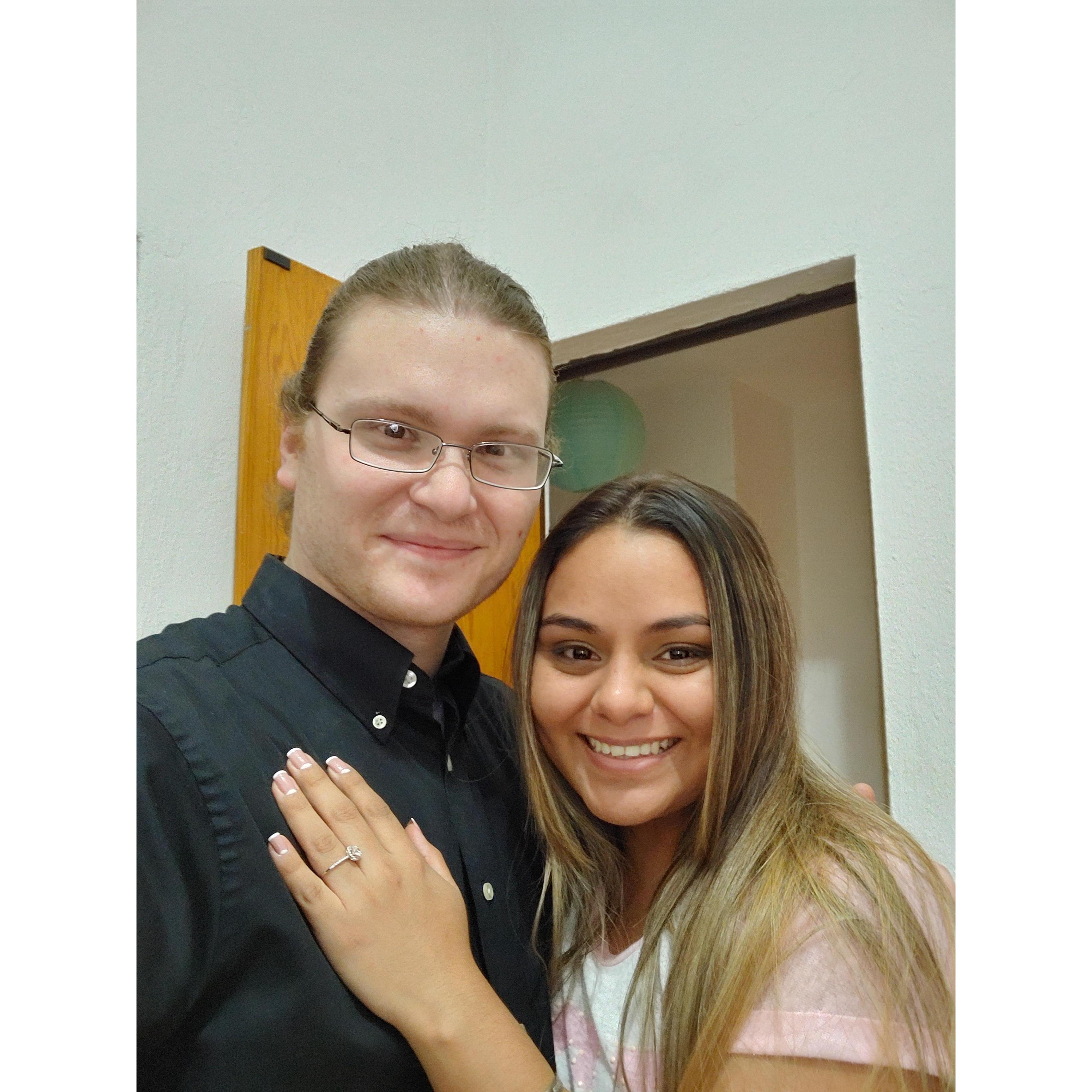 Nuestra primer foto de recién comprometidos!!