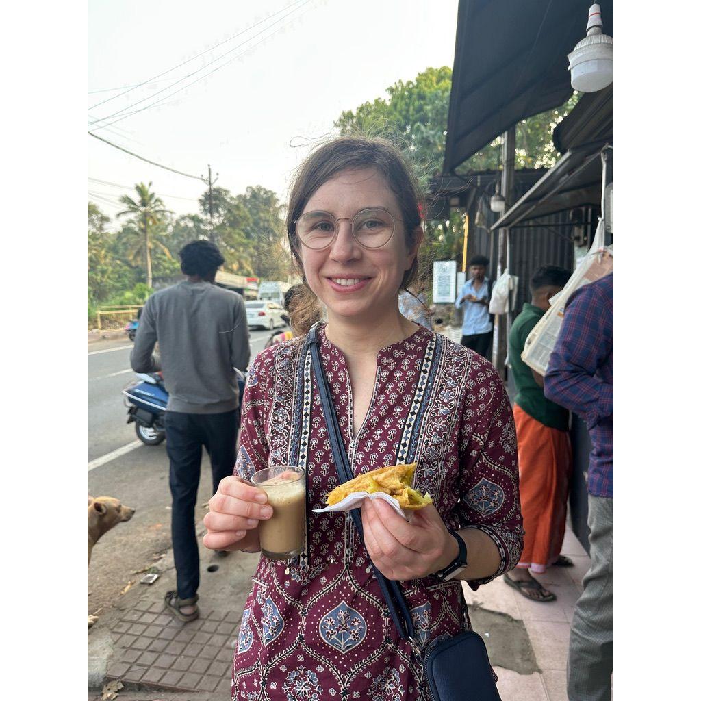 Mein erster Straßensnack in Indien. | My first snack from the street in India.