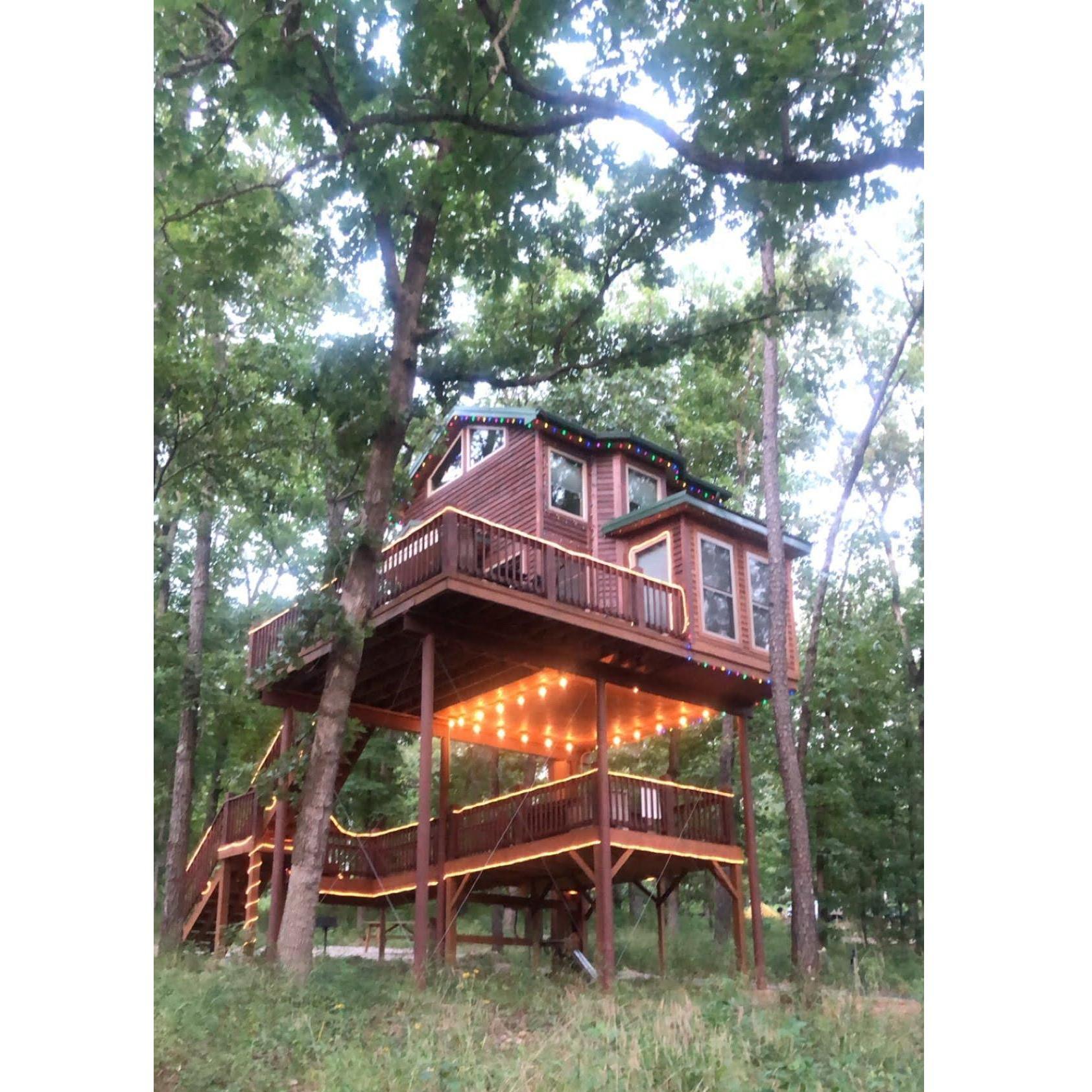 We spend our first days as newlyweds in a treehouse! It was a magical honeymoon!