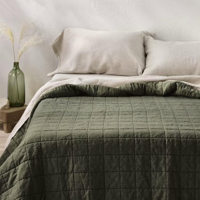 King Plus Heavyweight Linen Blend Quilt Olive Green - Casaluna™ - Green, King +