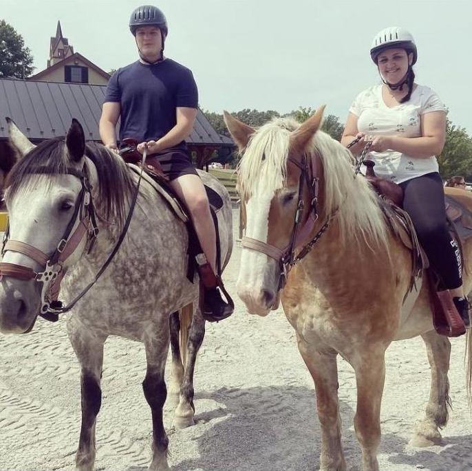 When Jessie found a place for horse back riding, she said YAY while Mike said NEIGH, but he did it anyway. ♥️
