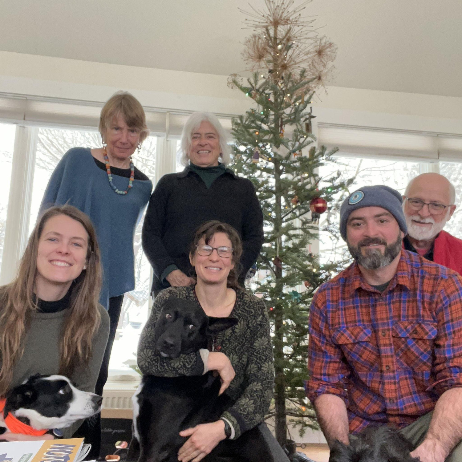 Christmas 2025. Top left to bottom right: Nina, Dawn, Sarah, Liz, Levi, Peter, Bosun, Pato, Darla