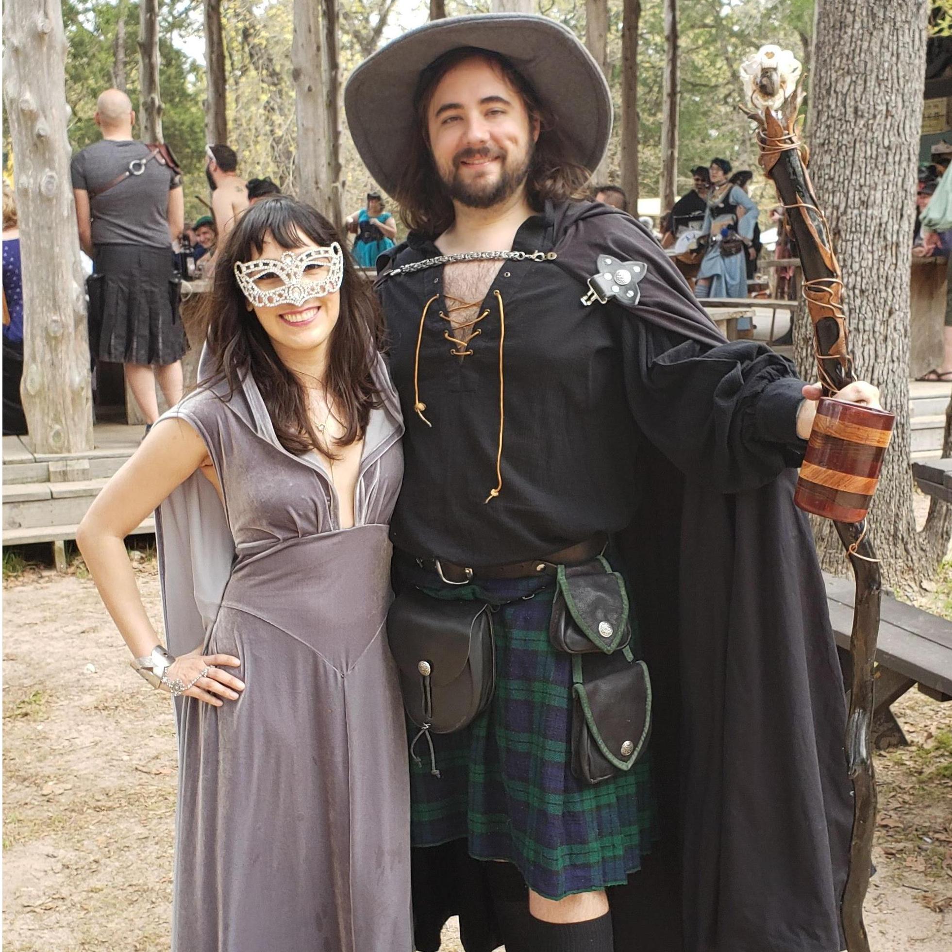 2019- Randy's birthday at Sherwood Forest Renaissance Festival. El cumpleanos de Randy en la Feria del Renacimiento del Bosque de Sherwood.