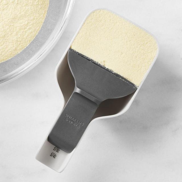 Williams Sonoma Adjustable Measuring Cup