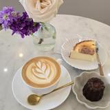 La Plume Bakery & Cafe
