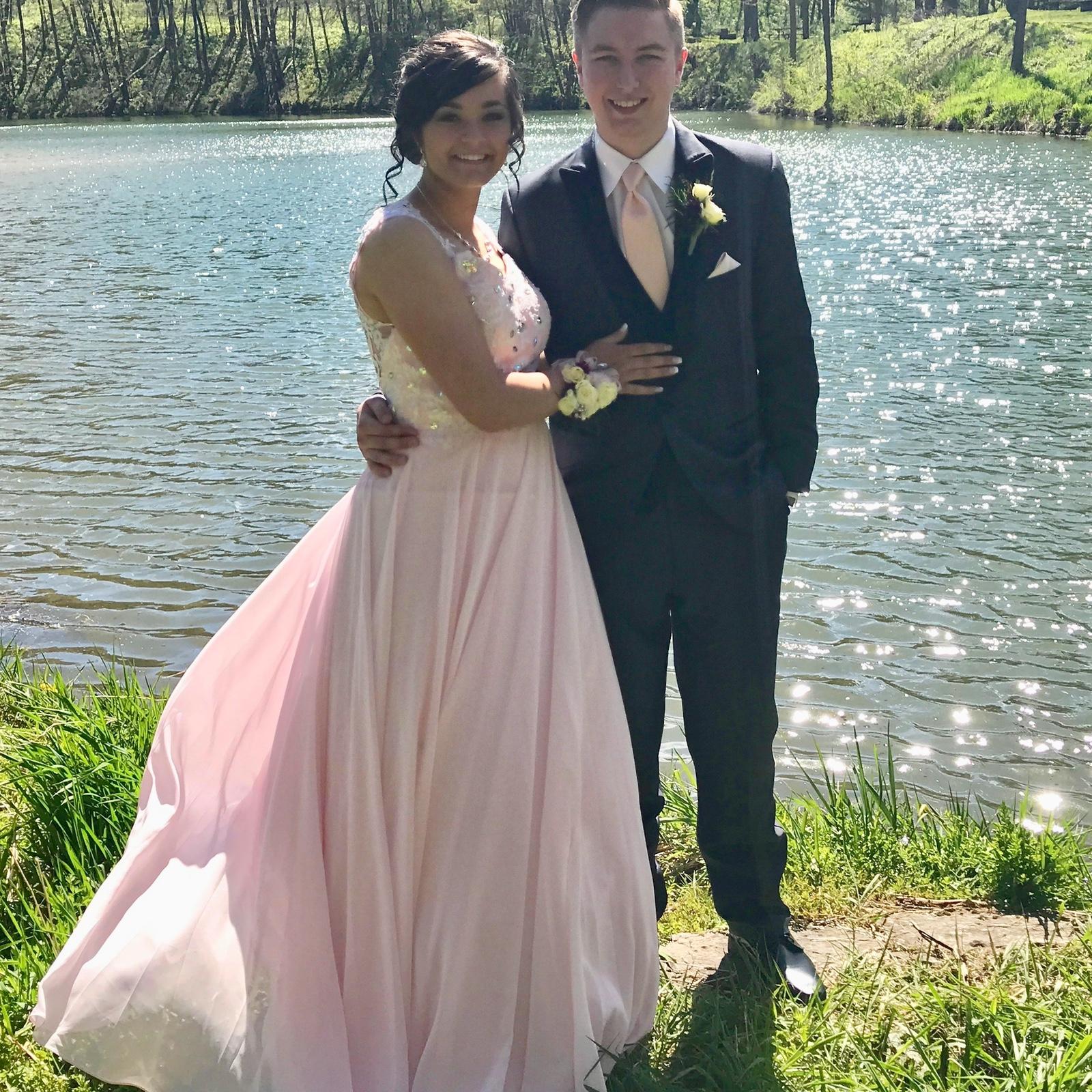 Prom (2017)