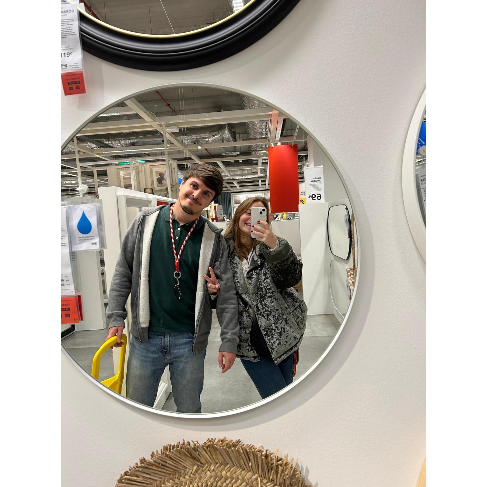 Uma das tantas idas ao Ikea, no processo de irmos viver juntos (2023).