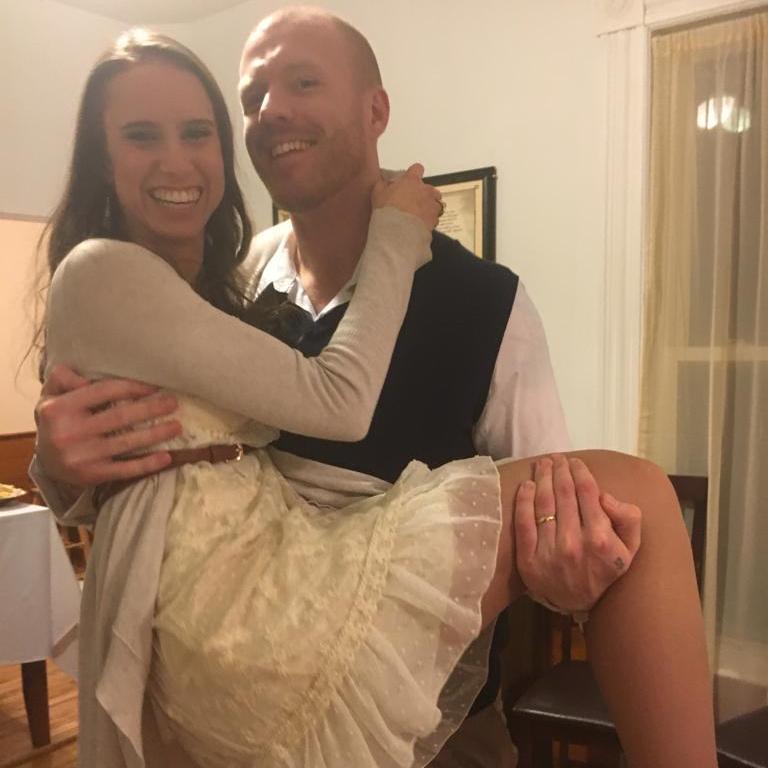 Foto da nossa cerimonia das aliancas aqui em casa, Salem MA. Jan/2018.