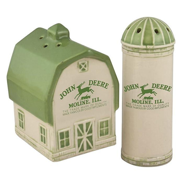 Collectible Vintage John Deere Logo Barn And Silo Salt And Pepper Shaker Set