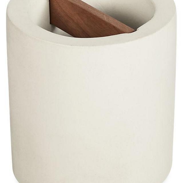 Saco Toothbrush Holder