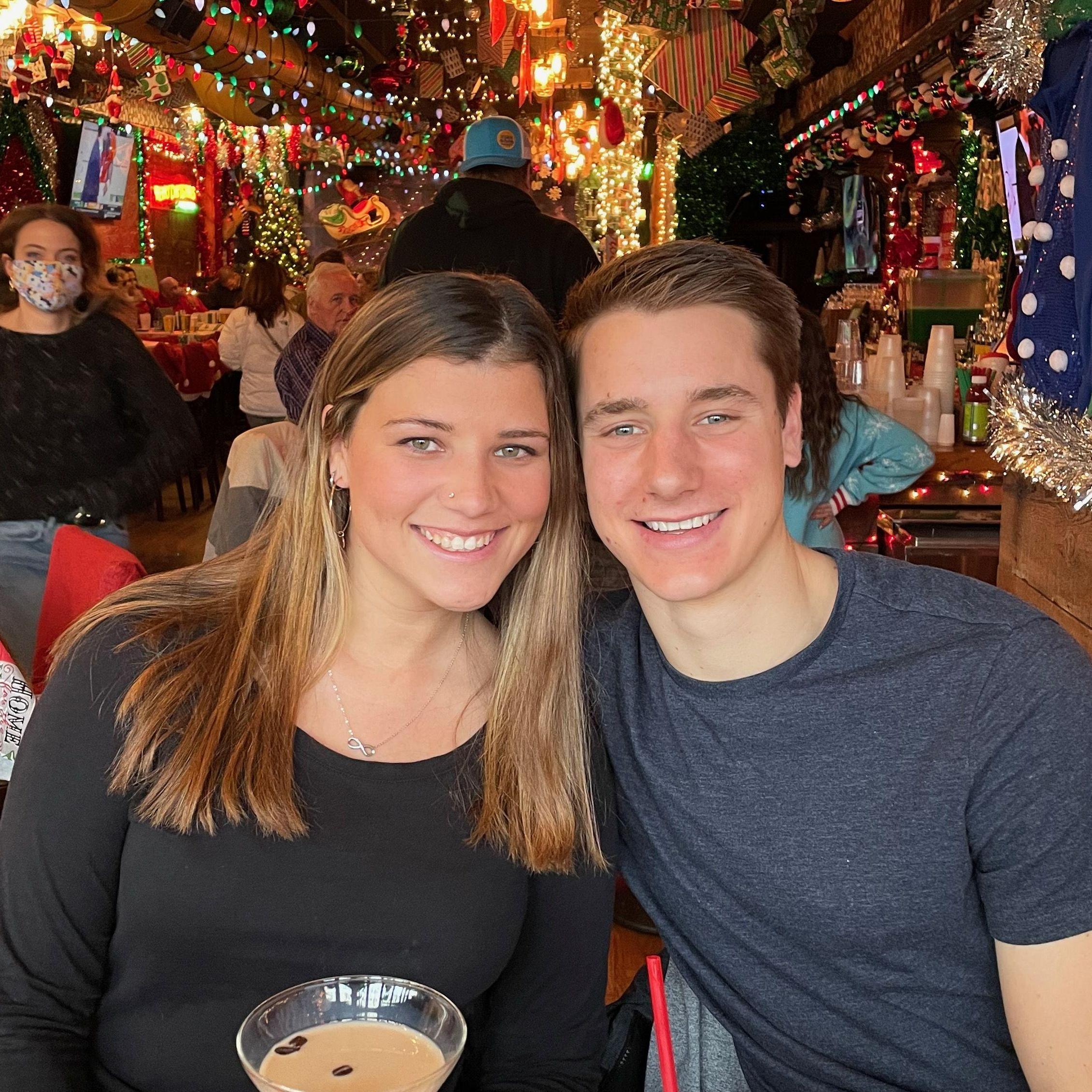 Christmas pop up bars in Chicago! We love Christmas themed cocktails too