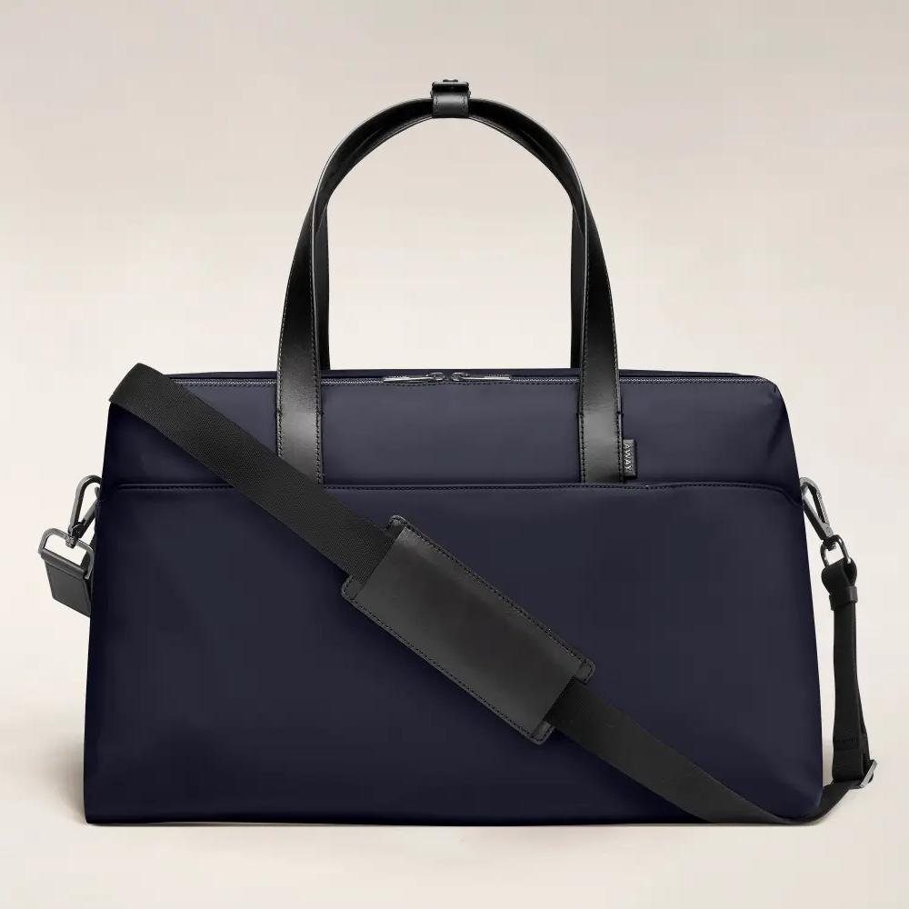 Away Travel - The Large Everywhere Bag in Navy
