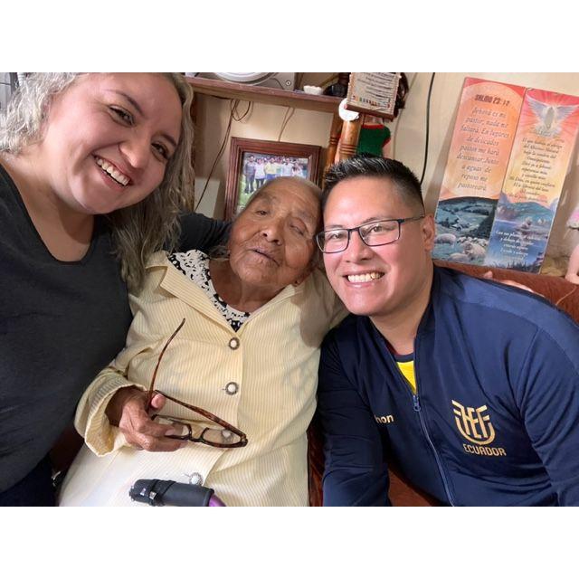 Beyond blessed to have a man who cares about my family as well as his own - Bendecida de tener un hombre que le importa mi familia como la suya