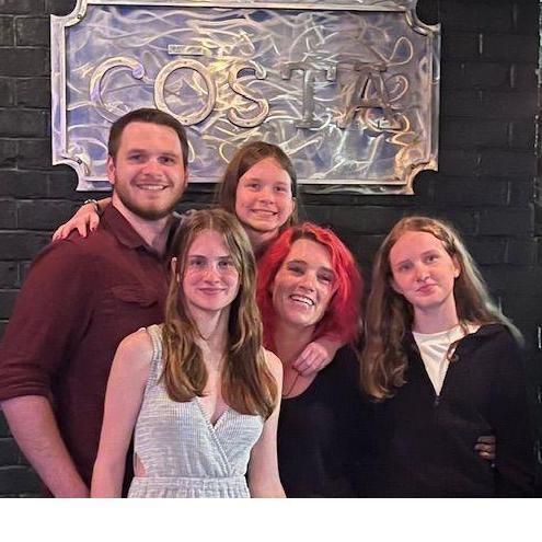 So many sisters!! 👧👧👧👧🧒