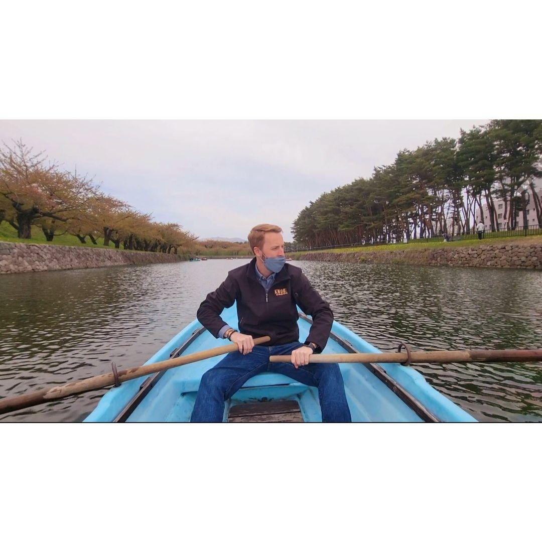 Romantic row boat ride after proposal (Goryōkaku Park)