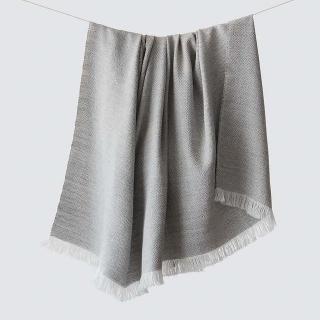 La Calle Alpaca Throw
