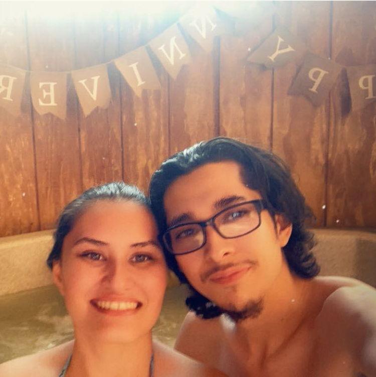 Celebrated an anniversary at the hot springs/Celebramos un aniversario en las aguas termales.